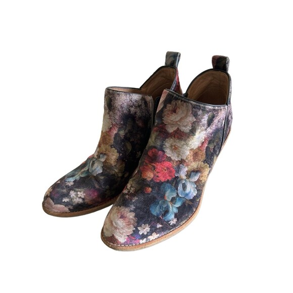Sofft Shoes - SOFFT  Tamela Floral Velvet Booties Bohemian Art To Wear Romantic Size 8M